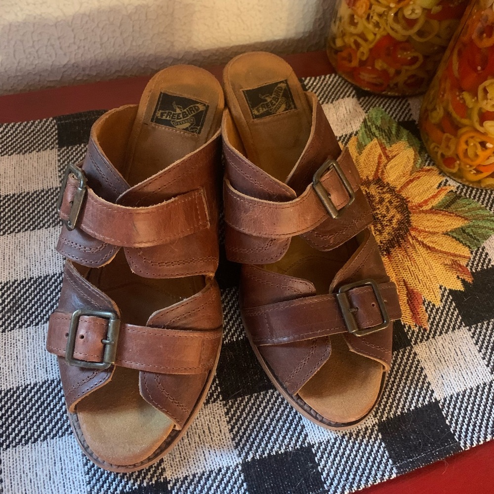 Freebird sandals like new!!